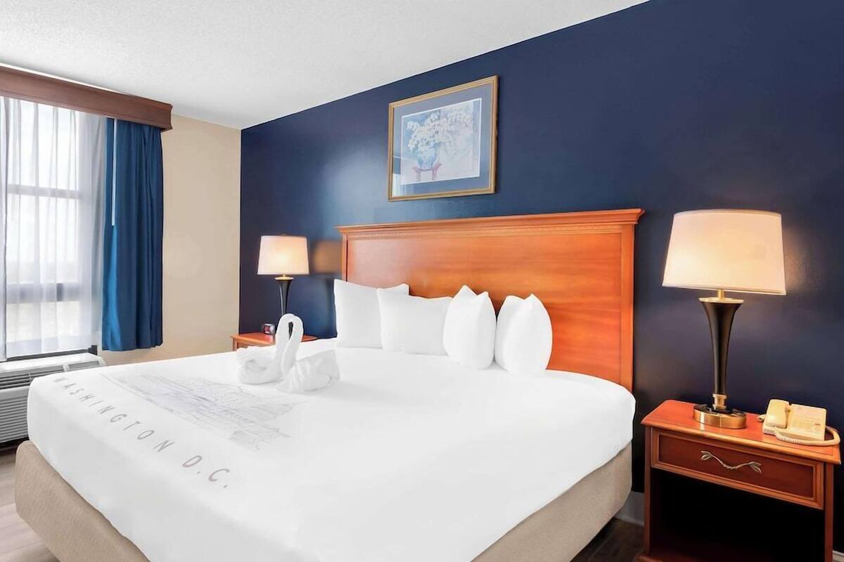 In-room safe, desk, laptop workspace, blackout drapes