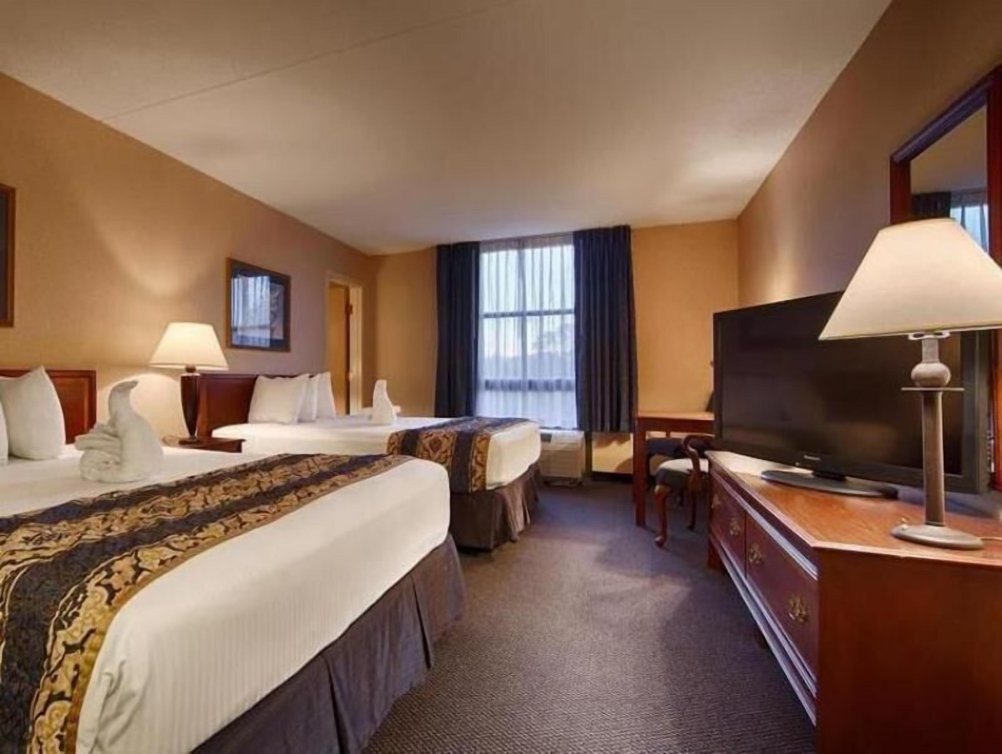 In-room safe, desk, laptop workspace, blackout drapes