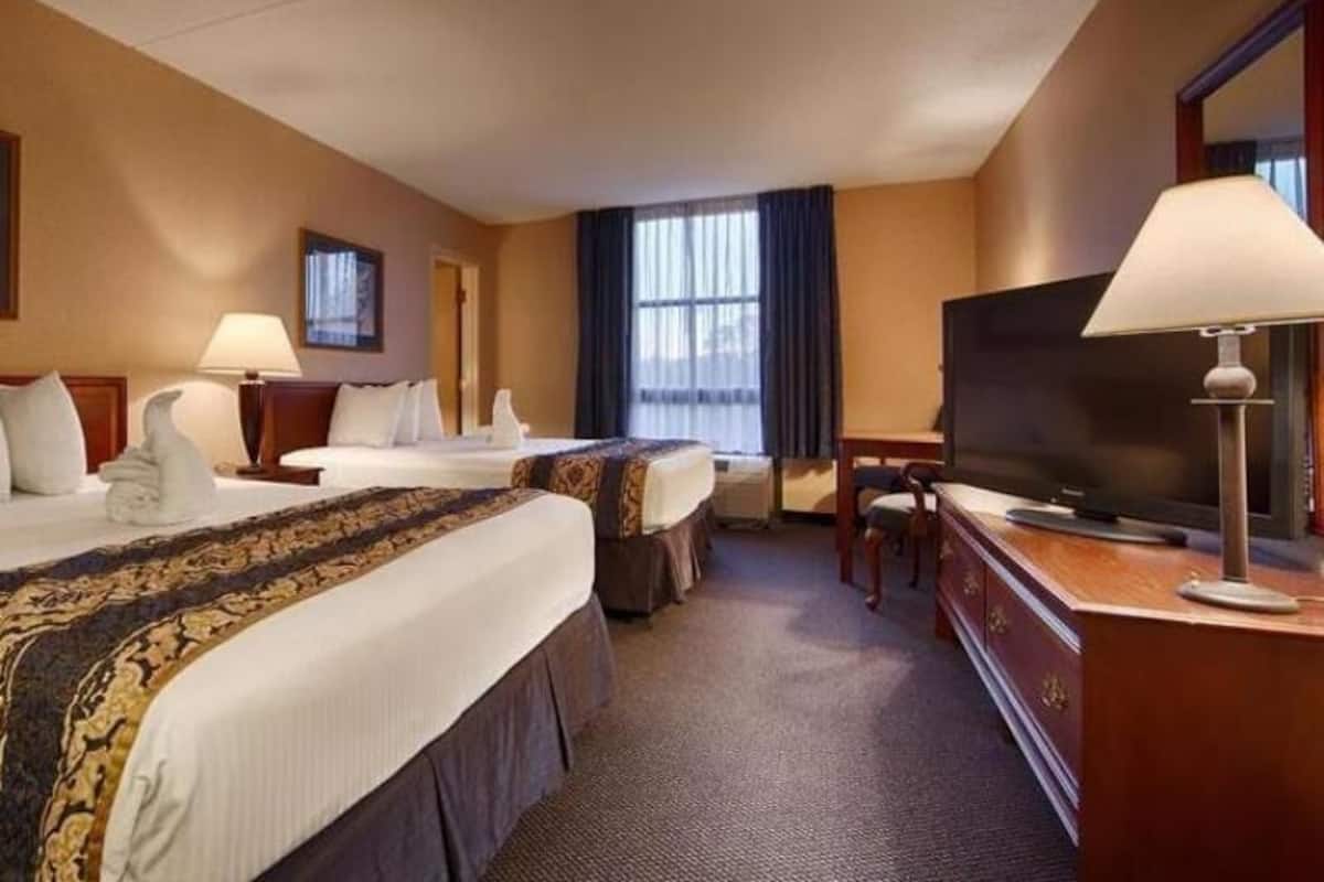In-room safe, desk, laptop workspace, blackout drapes