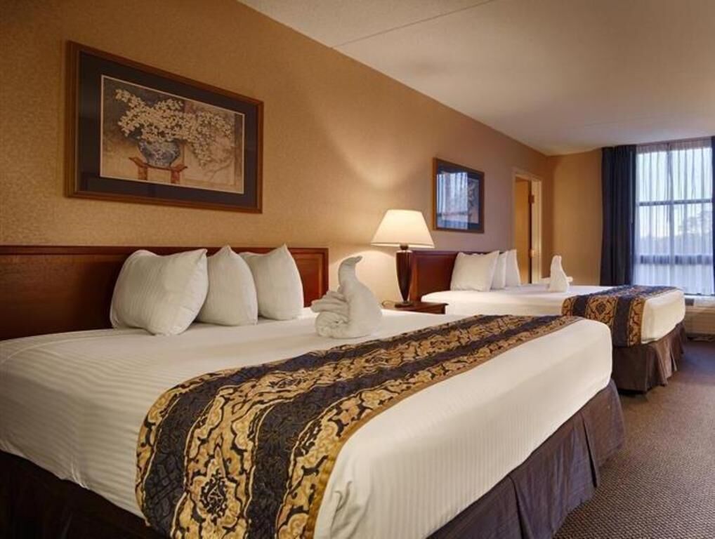 In-room safe, desk, laptop workspace, blackout drapes