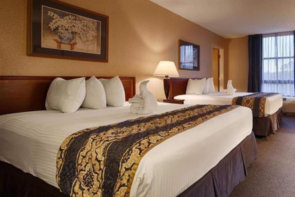 In-room safe, desk, laptop workspace, blackout drapes