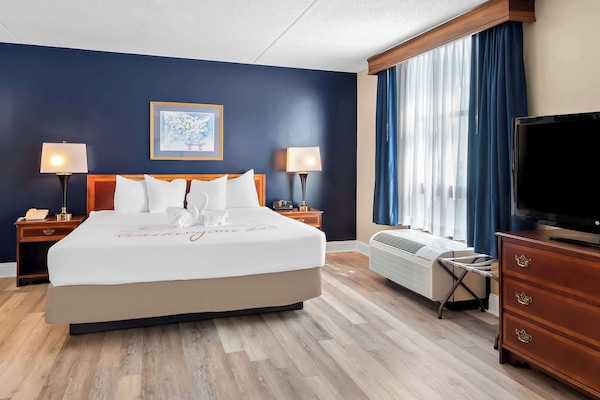 Caja de seguridad en la habitación y escritorio