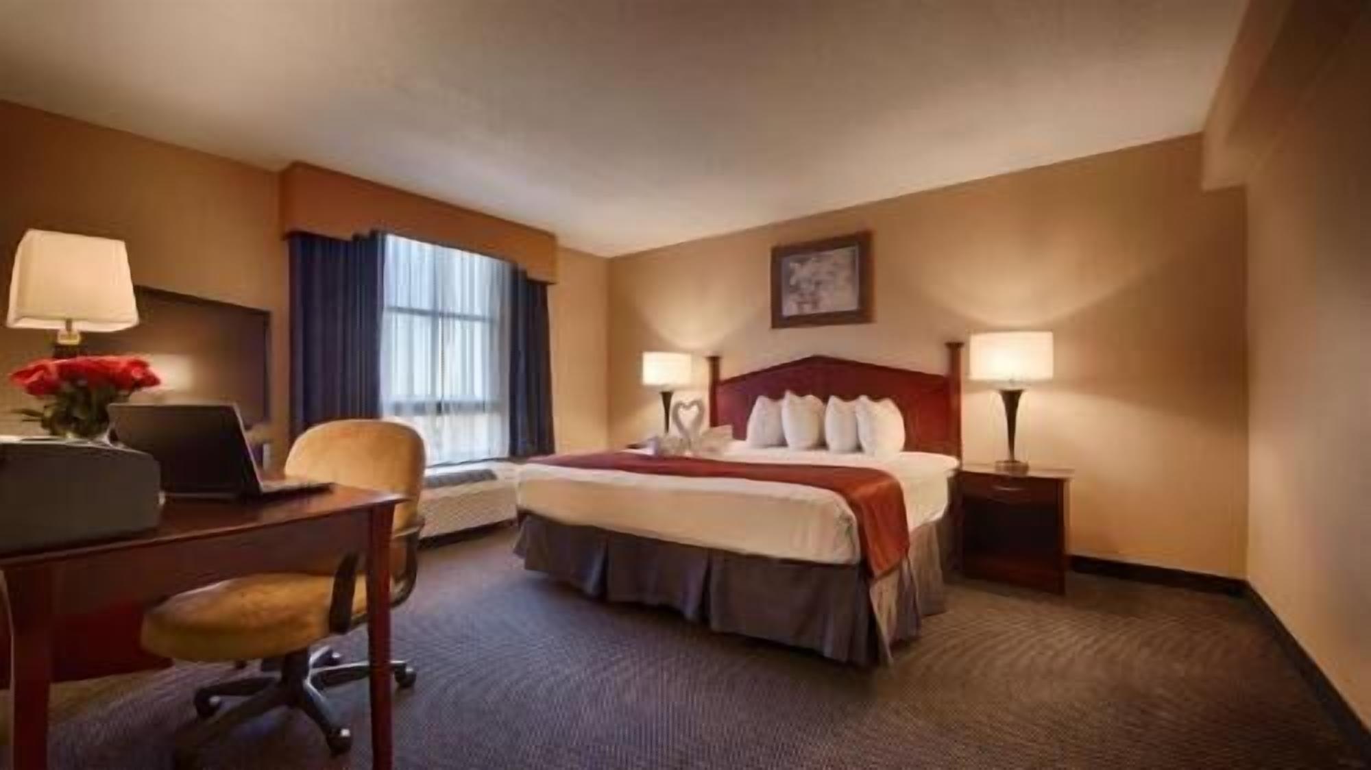 In-room safe, desk, laptop workspace, blackout drapes