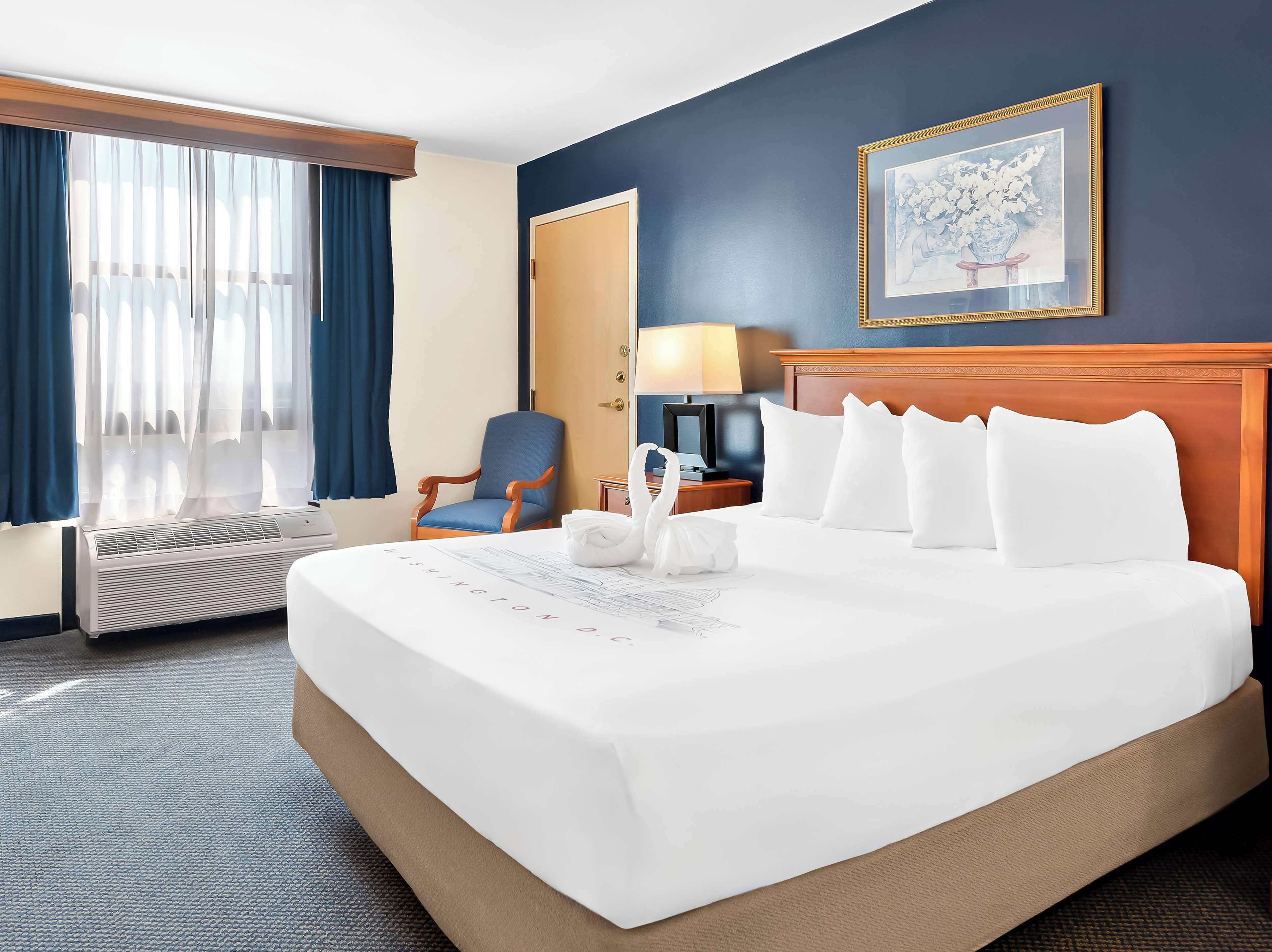 Standard Room, 1 Queen Bed, Accessible, Refrigerator | In-room safe, desk, laptop workspace, blackout drapes