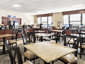 Bao gồm bữa sáng buffet hàng ngày