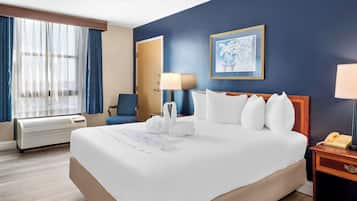 Een kluis op de kamer, een bureau, een laptopwerkplek