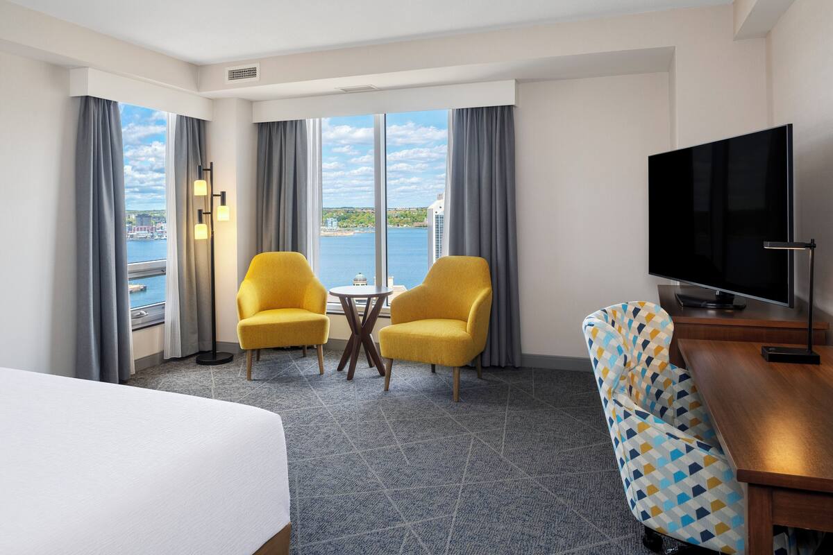 Premium Room, 1 King Bed, Harbour View | Minibar, in-room safe, blackout curtains, soundproofing