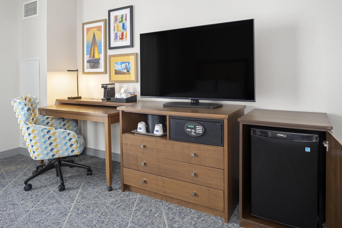 Minibar, in-room safe, blackout drapes, soundproofing