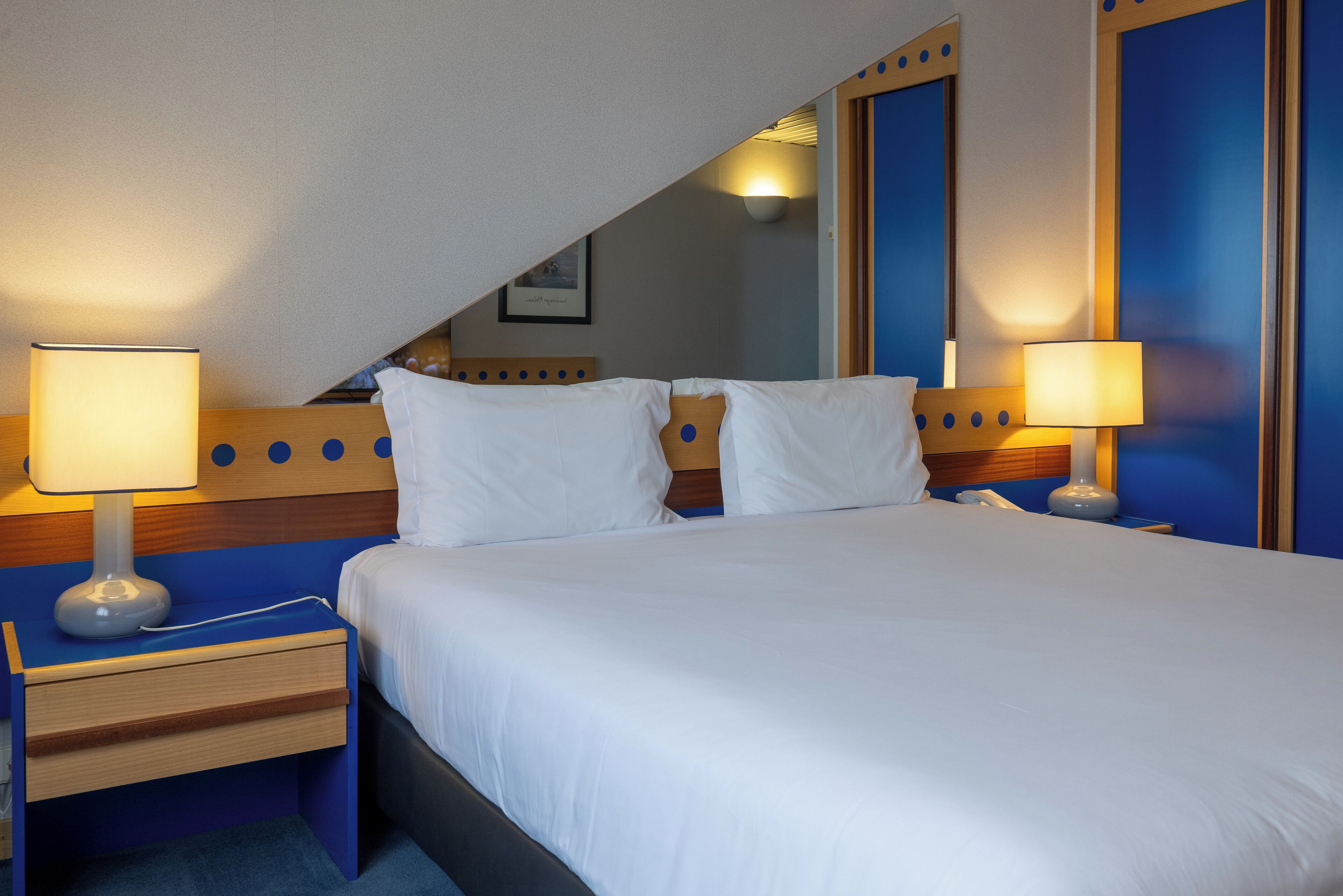 Double Room | Minibar, in-room safe, desk, blackout drapes