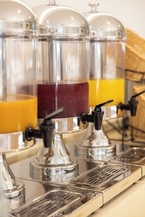 Frokostbuffé hver dag (EUR 15 per person)