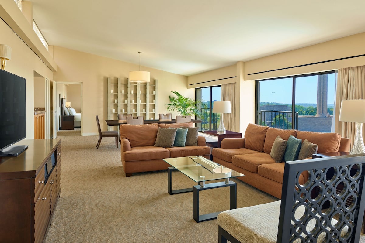 Club Suite, 1 Bedroom, Non Smoking (SW-M) | Living room | 55-inch Smart TV with satellite channels, TV, video-game console