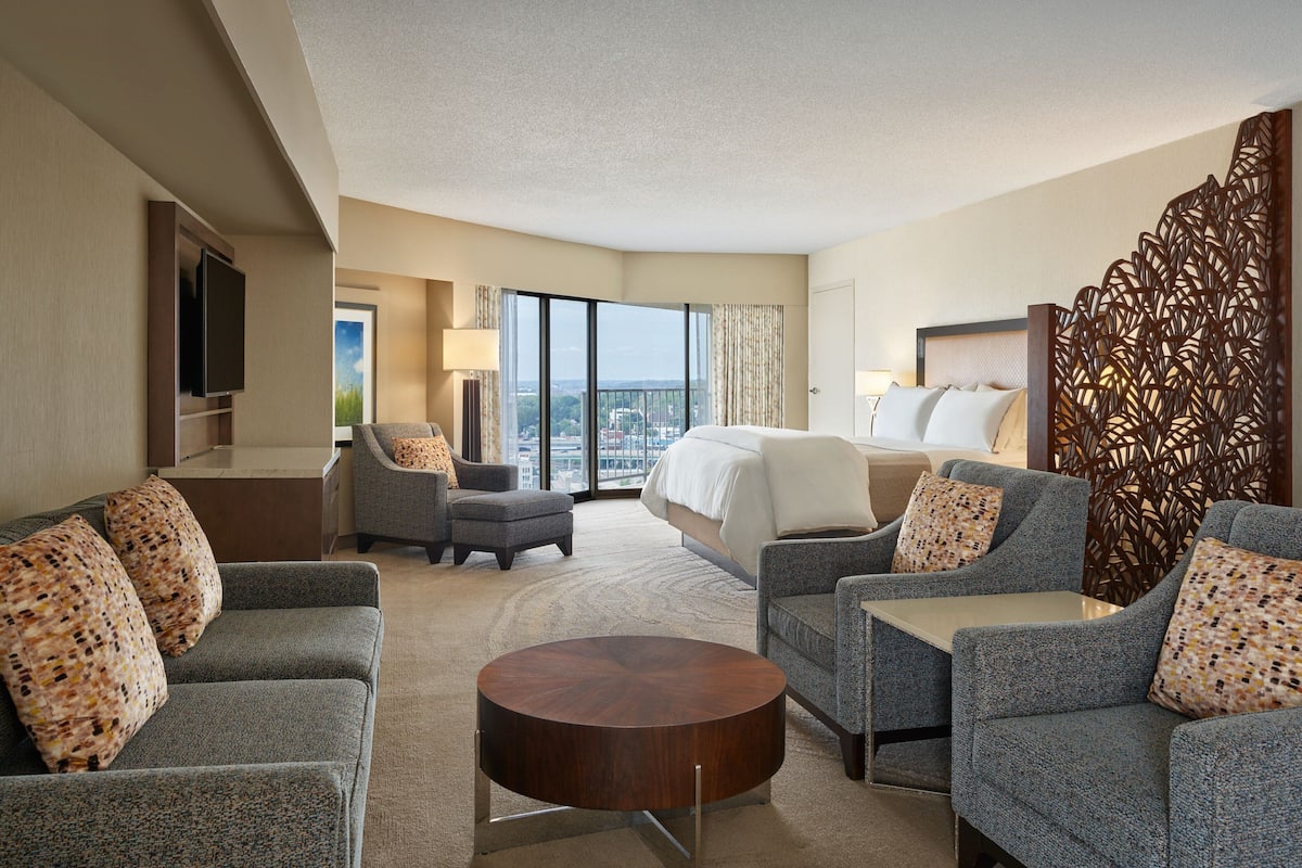 Premium bedding, pillowtop beds, in-room safe, desk