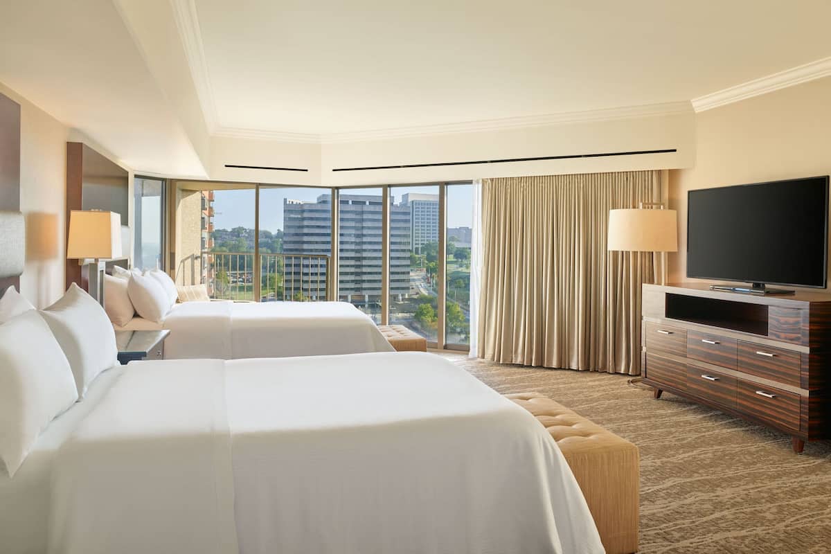 presidential suite, 1 double bed, non smoking, city view (view) | premium bedding, pillow-top beds, in-room safe, desk
