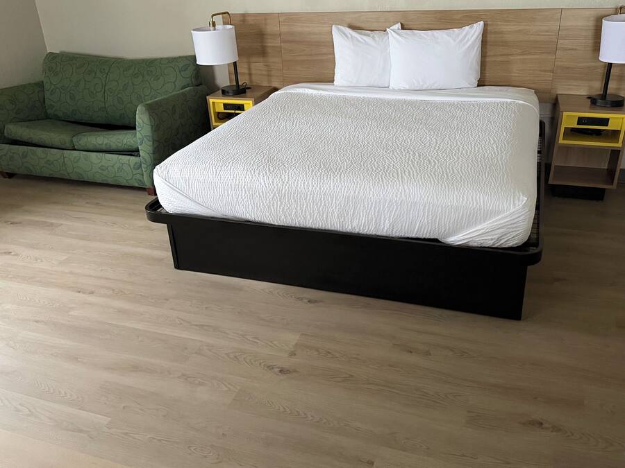 Skrivebord, skrivebord for bærbar PC og blendingsgardiner