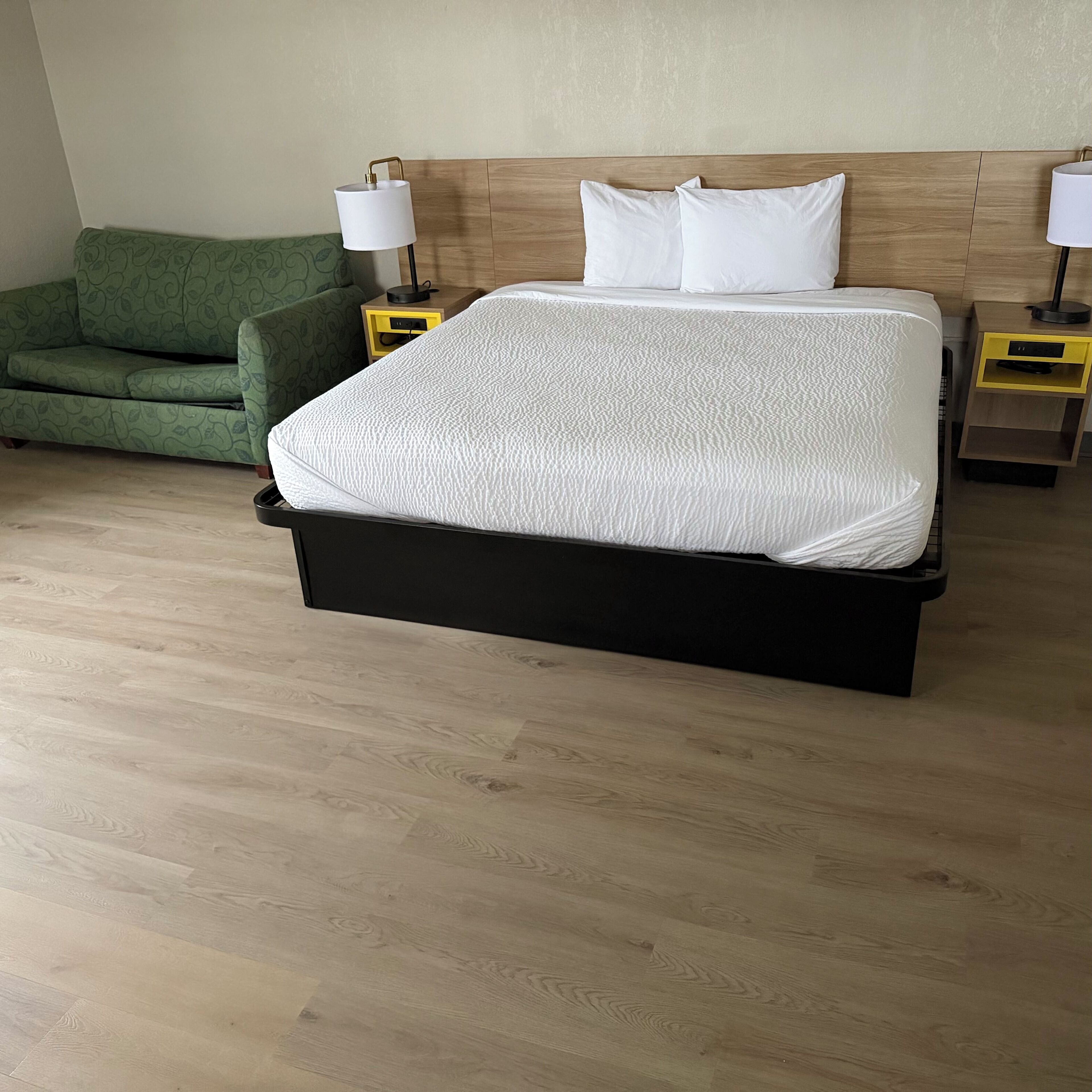 Skrivebord, skrivebord for bærbar PC og blendingsgardiner