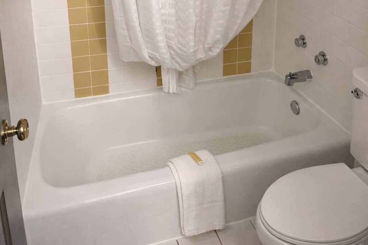 Double Room, 2 Double Beds | Bathroom