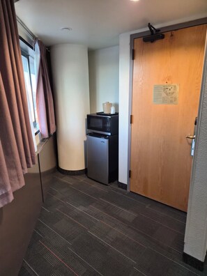 Junior Suite, 1 King Bed, Refrigerator & Microwave, Corner | Pillowtop beds, desk, iron/ironing board, cribs/infant beds