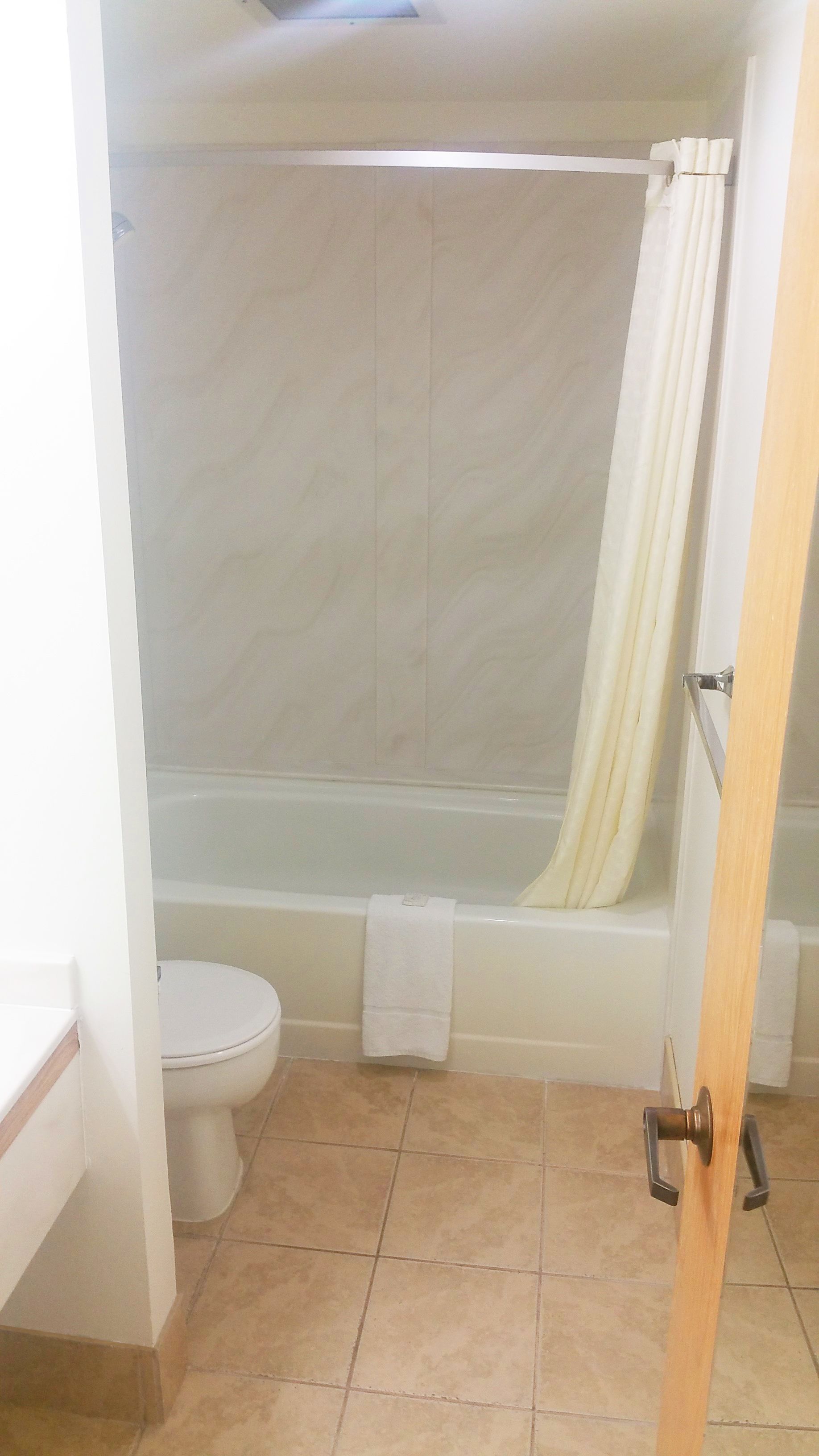 42-inch flat-screen tv with cable channels, tv