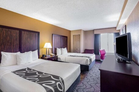 Room, 2 Queen Beds, Mobility Accessible | Premium bedding, in-room safe, desk, soundproofing. Oakland Airport Arena Hotel