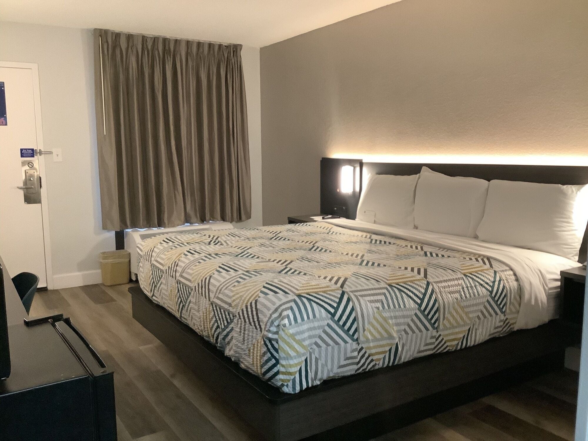 Free WiFi, bed sheets