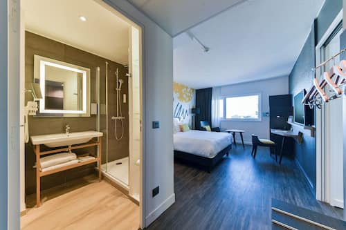 Shower, rainfall showerhead, eco-friendly toiletries, hair dryer