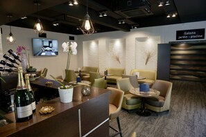 Bar (on property) - Golden Tulip Roissy Saint Witz (Saint-Witz)