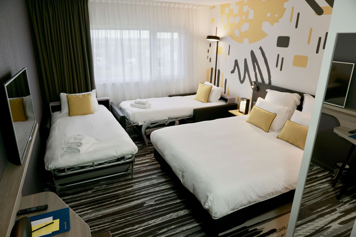 Executive Room, 1 Queen Bed with Sofa bed | Premium bedding, in-room safe, desk, blackout drapes