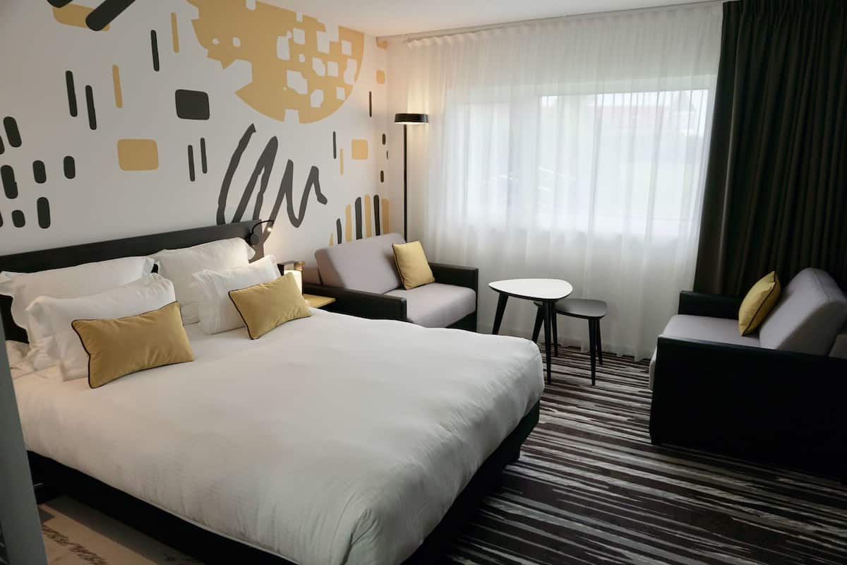 Premium bedding, in-room safe, desk, blackout curtains
