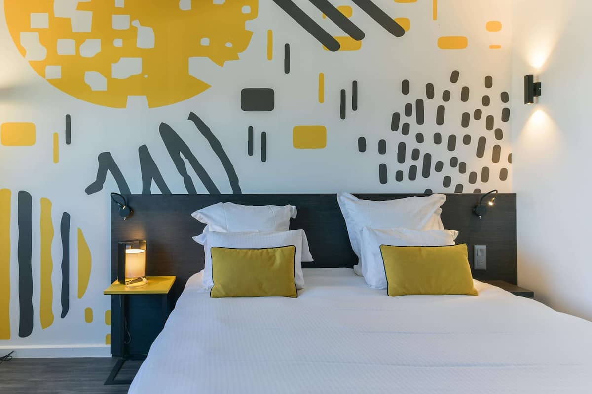 Premium bedding, in-room safe, desk, blackout curtains