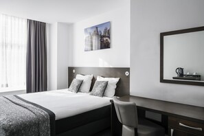 Superior Double Room | In-room safe, desk, laptop workspace, iron/ironing board - Hotel City Garden Amsterdam (Amsterdam)