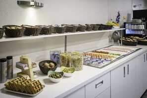 Daily continental breakfast (EUR 16.50 per person)