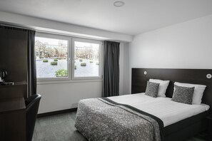 Basement Double Room - no window | In-room safe, desk, laptop workspace, iron/ironing board - Hotel City Garden Amsterdam (Amsterdam)