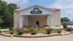 Exterior - Days Inn by Wyndham Springfield (Springfield)