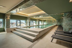 Indoor pool, seasonal outdoor pool, pool umbrellas - AP Eva Senses (Faro)