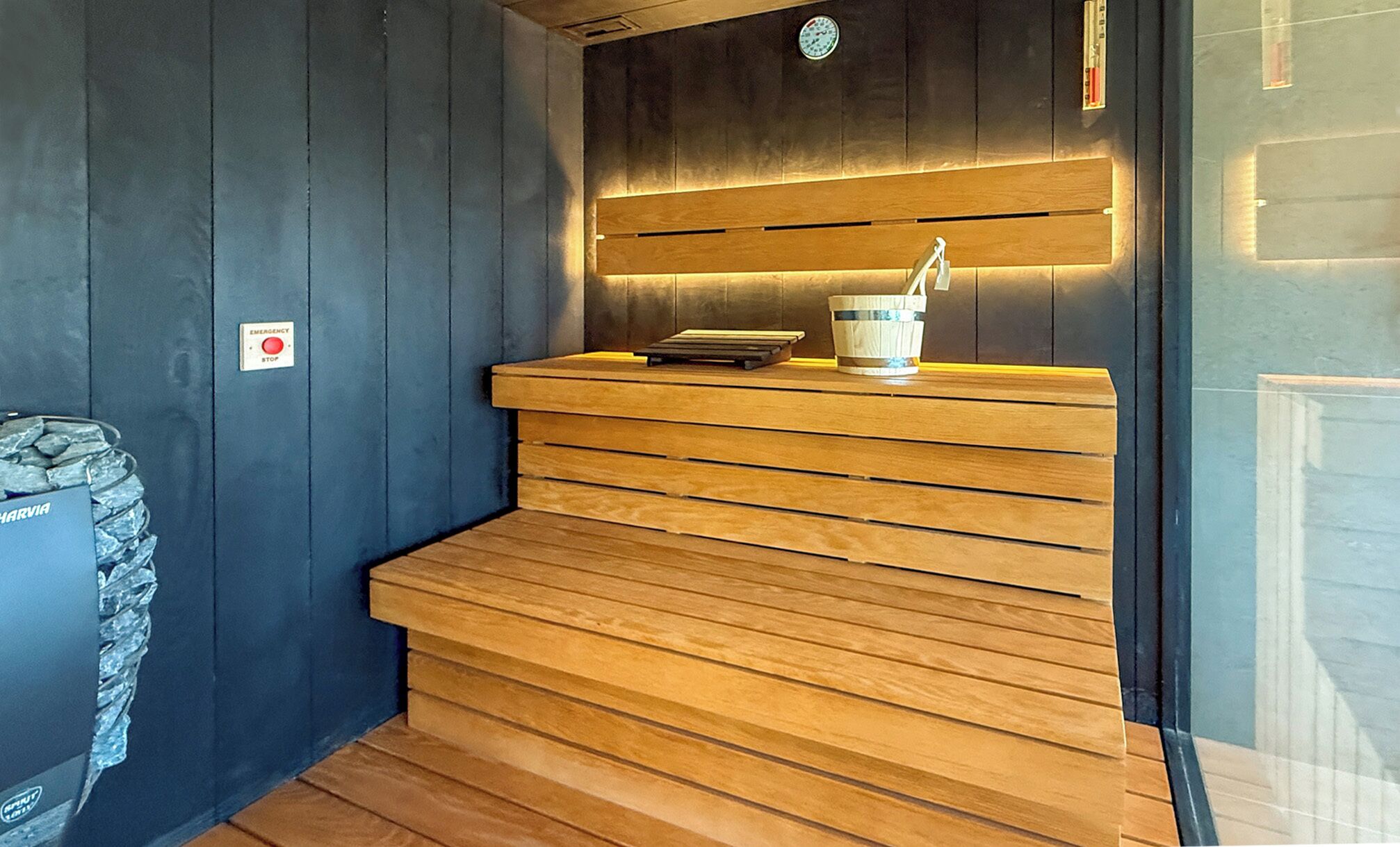 3 treatment rooms, massages