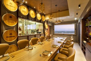 Breakfast, lunch, dinner served; sea views 