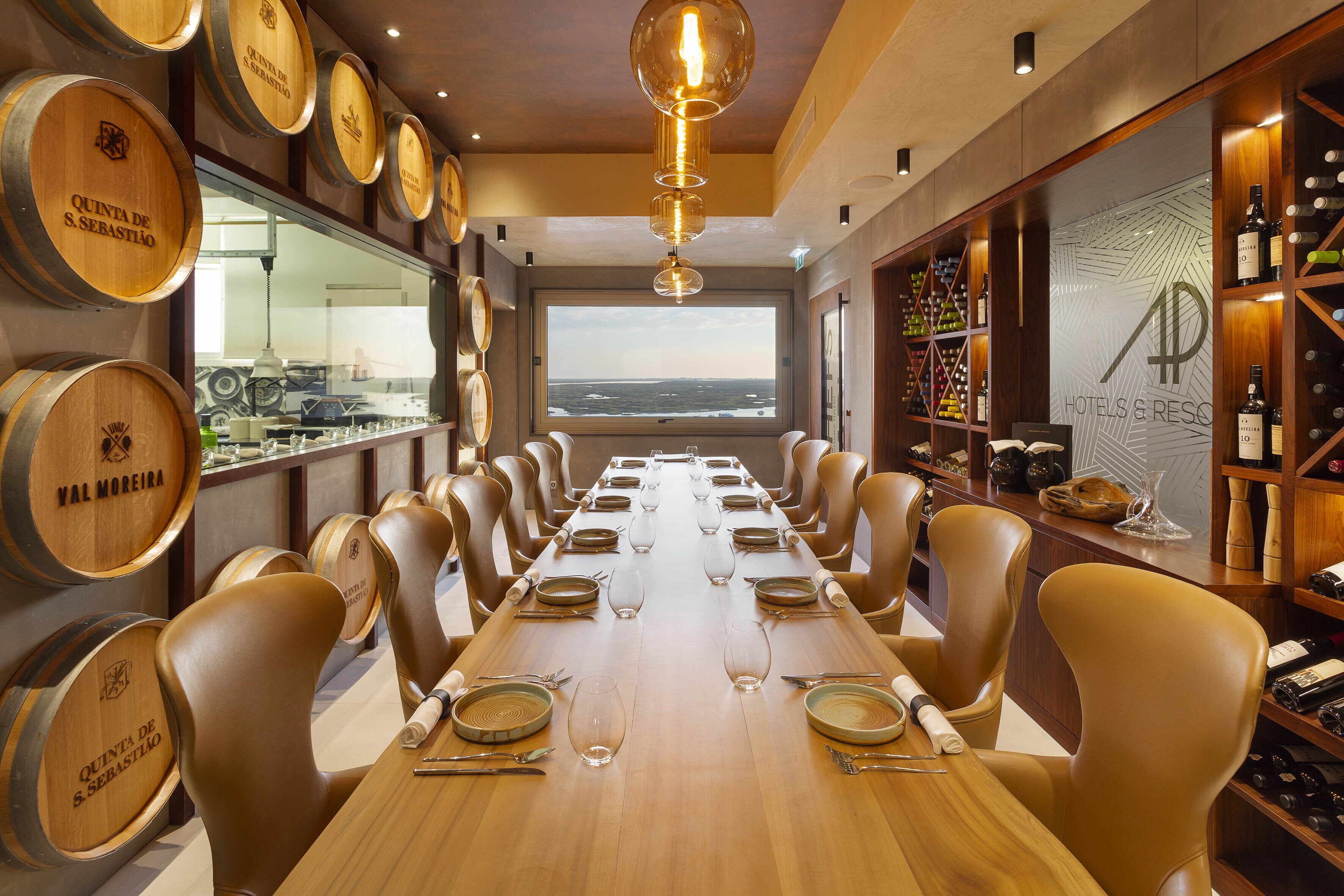 breakfast, lunch, dinner served; sea views