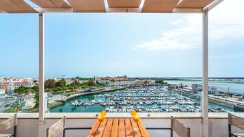 2 restauranter; serverer morgenmad