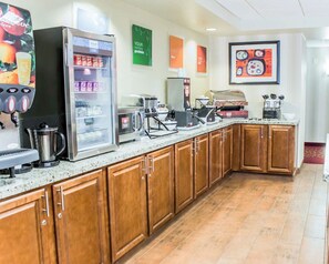 Free daily buffet breakfast  - Comfort Inn Fayetteville near Fort Bragg (Fayetteville)