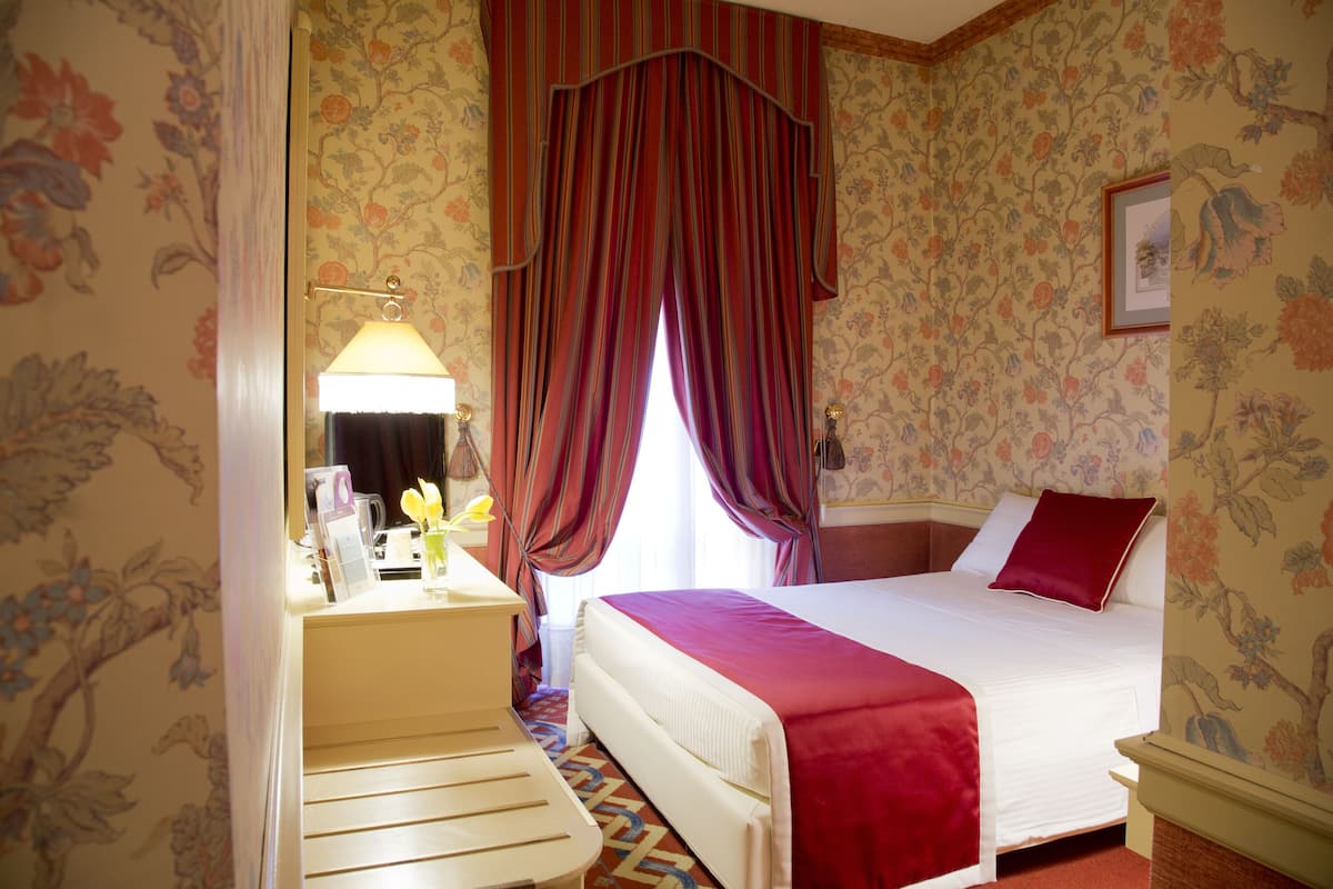 Premium bedding, minibar, in-room safe, desk