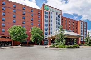 Exterior - Holiday Inn & Suites Windsor Ambassador Bridge by IHG (Windsor)