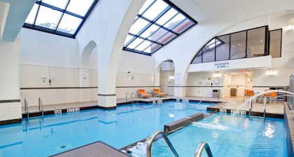 Holiday Inn & Suites Windsor Ambassador Bridge by IHG