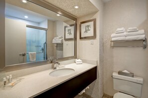 淋浴/盆浴组合、旋水按摩花洒、免费洗浴用品、吹风机