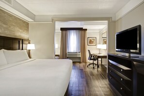 Standard Room, 1 King Bed | In-room safe, desk, laptop workspace, blackout curtains - Holiday Inn & Suites Windsor Ambassador Bridge by IHG (Windsor)