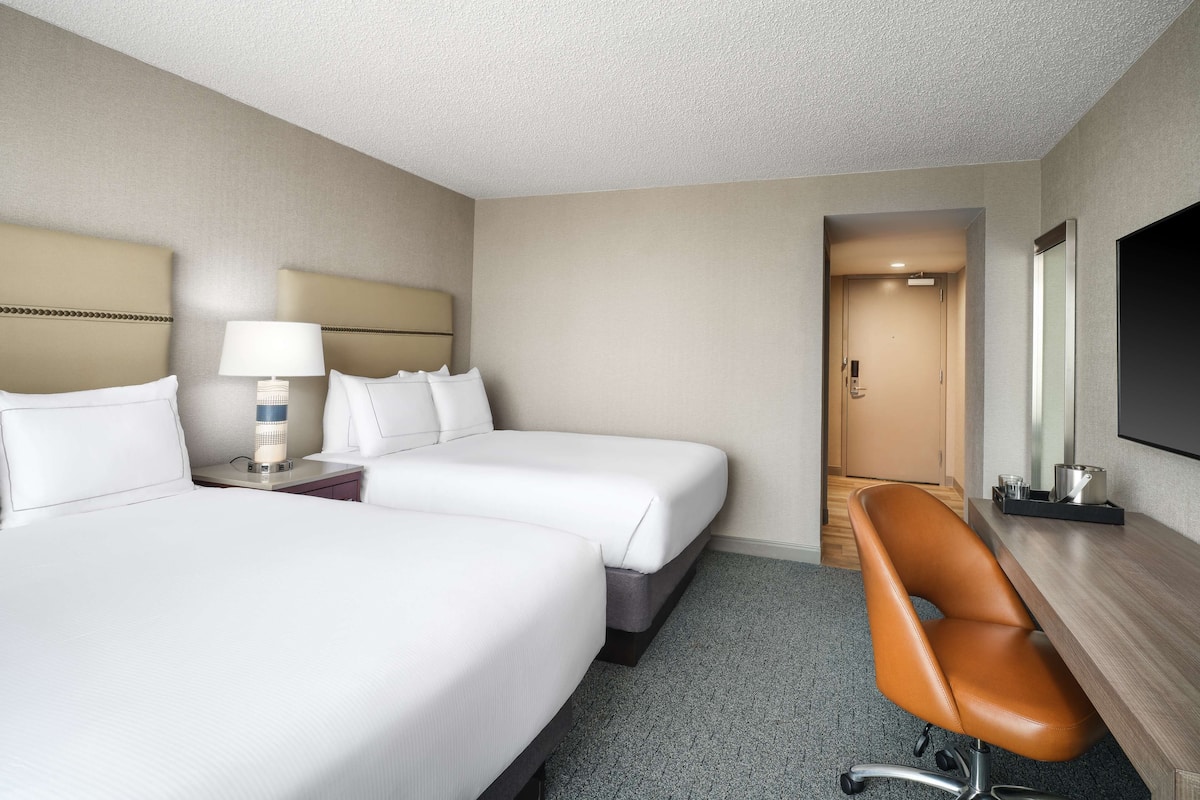 1 bedroom, premium bedding, pillowtop beds, in-room safe