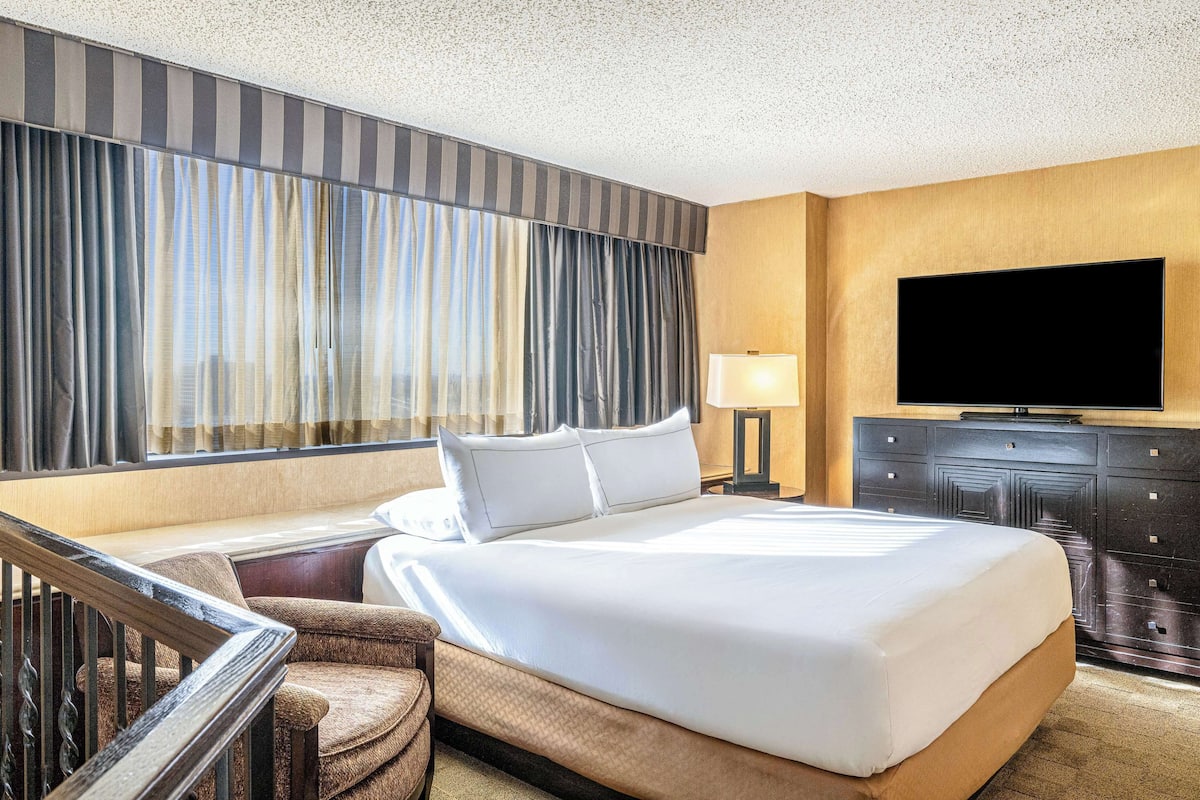 Presidential Suite, 1 King Bed | 1 bedroom, premium bedding, pillowtop beds, in-room safe