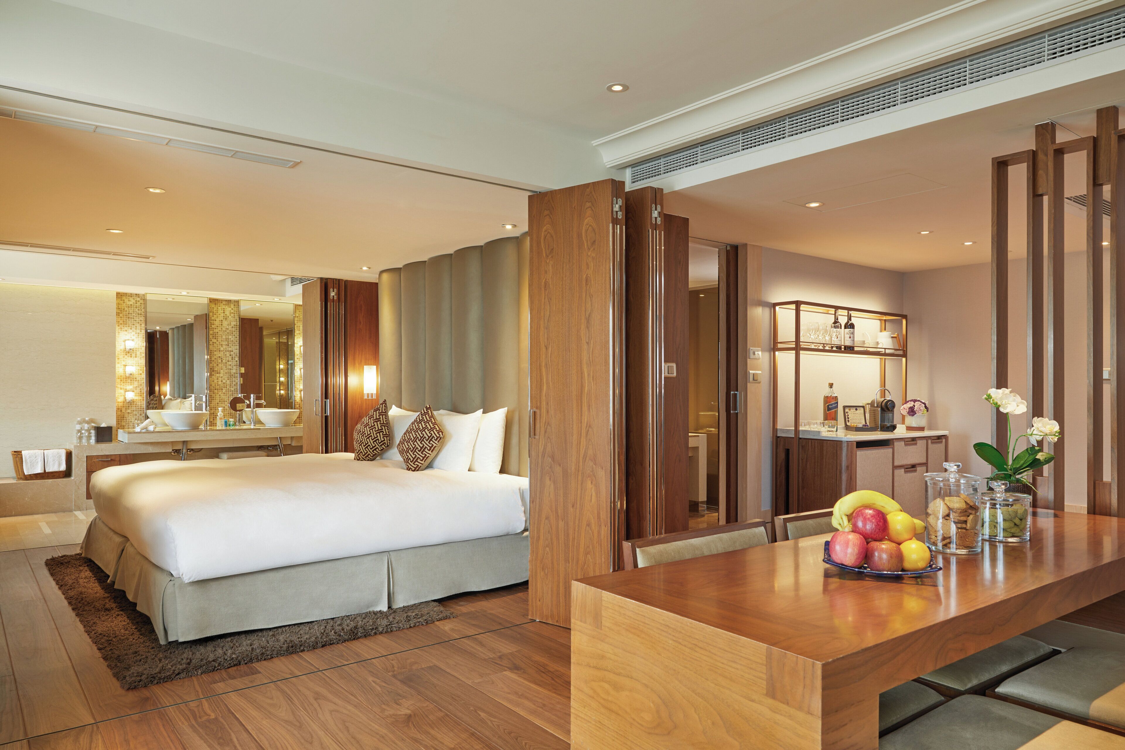 Rúmföt af bestu gerð, míníbar, öryggishólf í herbergi, skrifborð