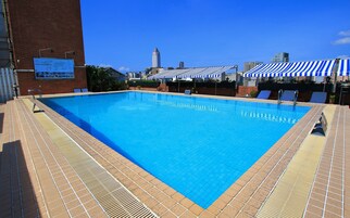 季节性开放的室外游泳池