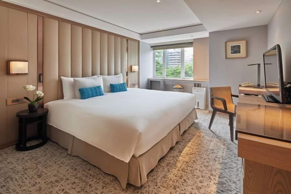 Premium bedding, minibar, in-room safe, desk
