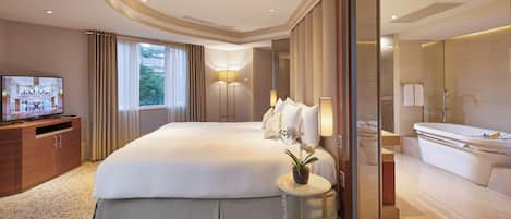 Studio suite | Luxe beddengoed, een minibar, een kluis op de kamer, een bureau